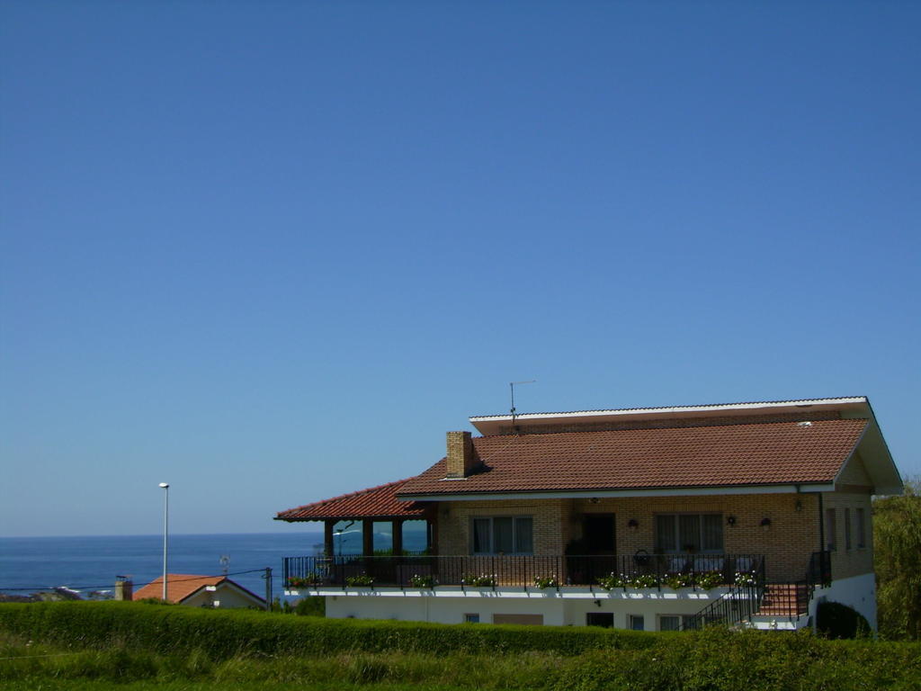 Cóbreces Pension Bella Vista מראה חיצוני תמונה